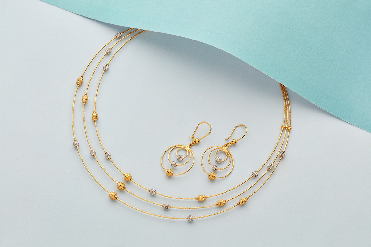 Earrings / Tops